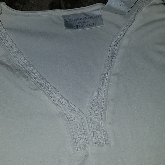 White blouse - Picture 2 of 3